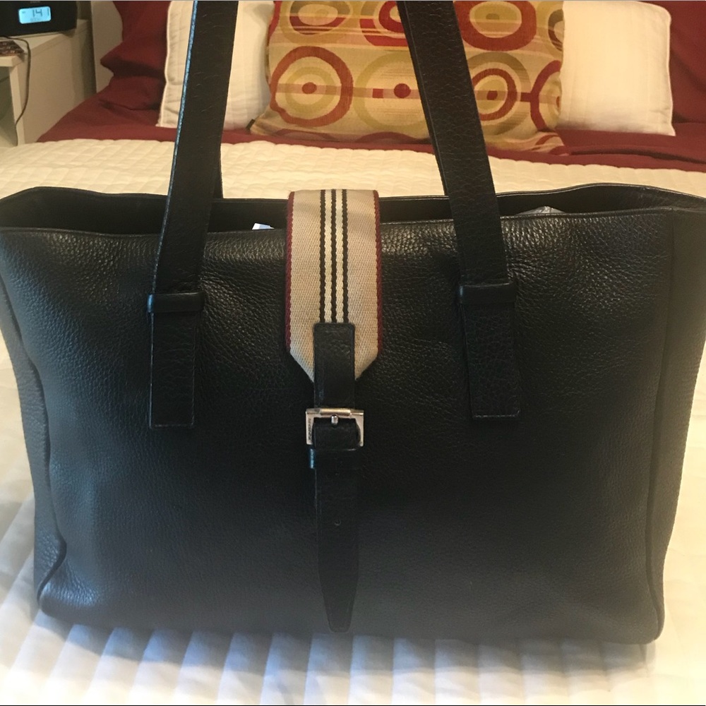 Authentic Burberry Black Pebbled leather Bag